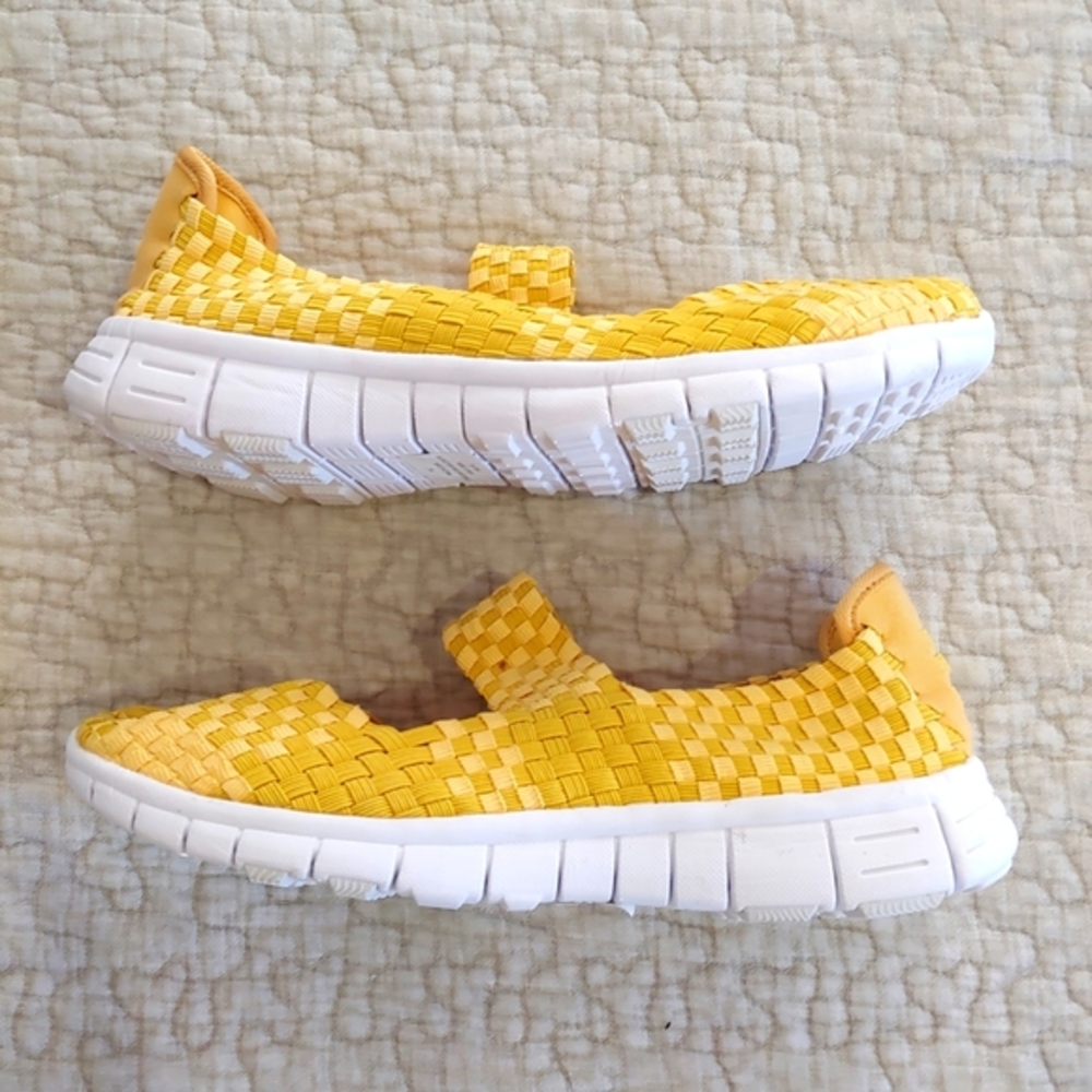 Comfort View Basket Weave Mary Jane, Size 7W, Yellow 🌻☀